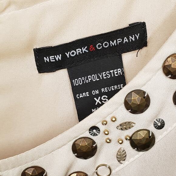 🌻3 for $ 18 Cream Beaded Asymmetrical Sleeveless Top - Picture 4 of 5